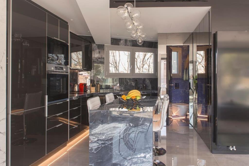 Luxury Acropolis View Apartment-Living Stone Black Pearl Ateny Zewnętrze zdjęcie